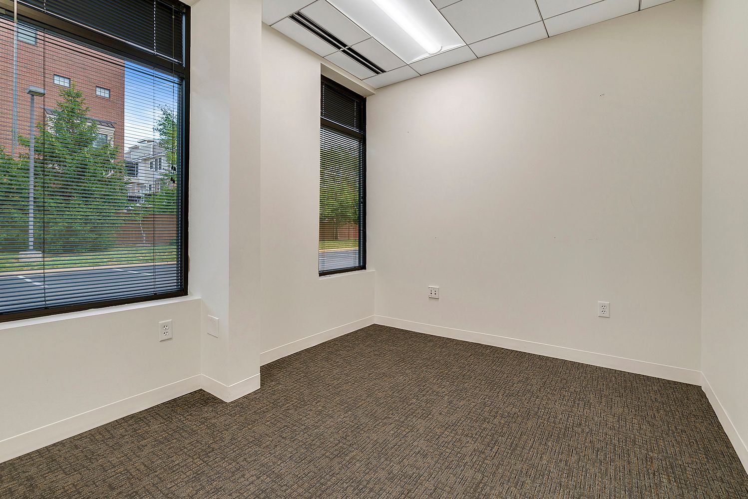 106 Catoctin Cir SE, Leesburg, VA 20175
